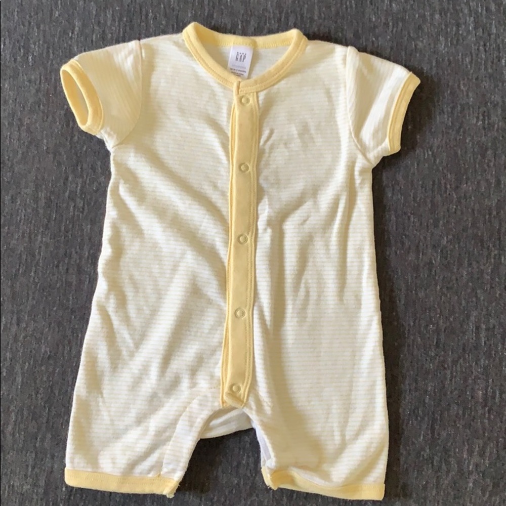 Baby gap five piece bundle - Picture 5 of 7
